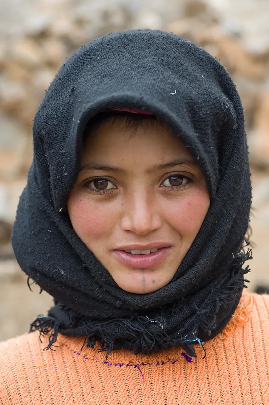 Morocco Portraits - Berber girl with eye contact