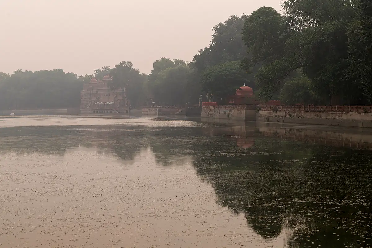 Rajasthan Photo Tour - Gajner Palace Bikaner wildlife lake